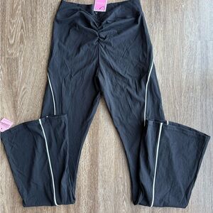 PrettyLittleThing Black Flared Ruched Waist Leggings with Contrast Piping